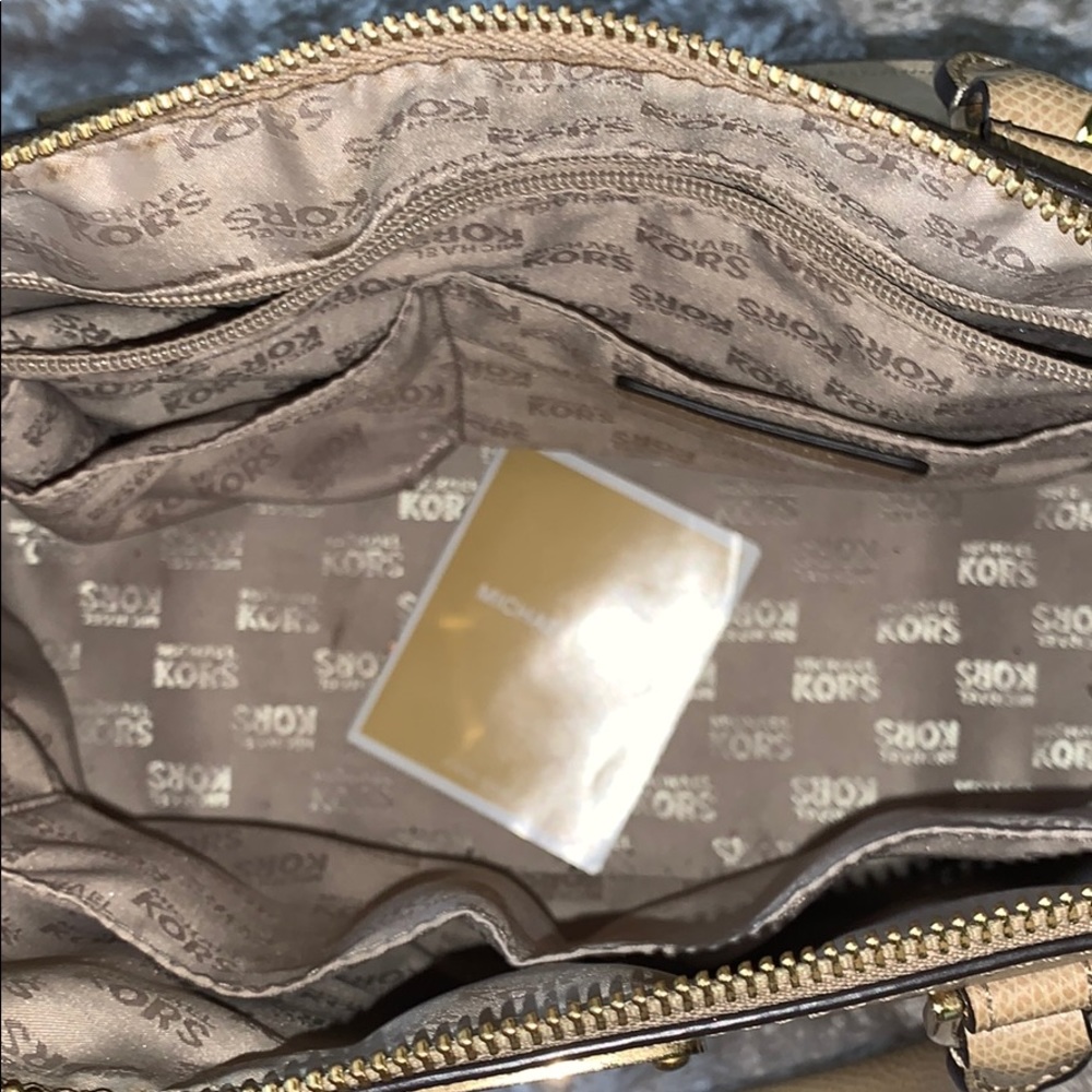 Michael Kors purse - Picture 4 of 4